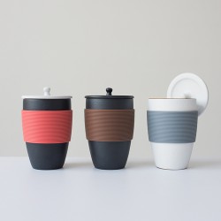 Ceramic cup with lid