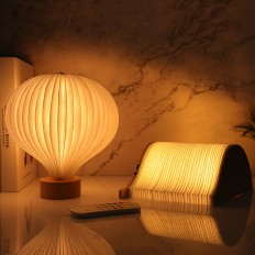 Hot air balloon shaped book lamp
